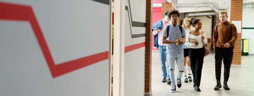 Studenten in de gang (Cottonbro via Pexels)