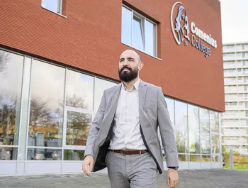 Ertem Cevik, directeur Comenius College
